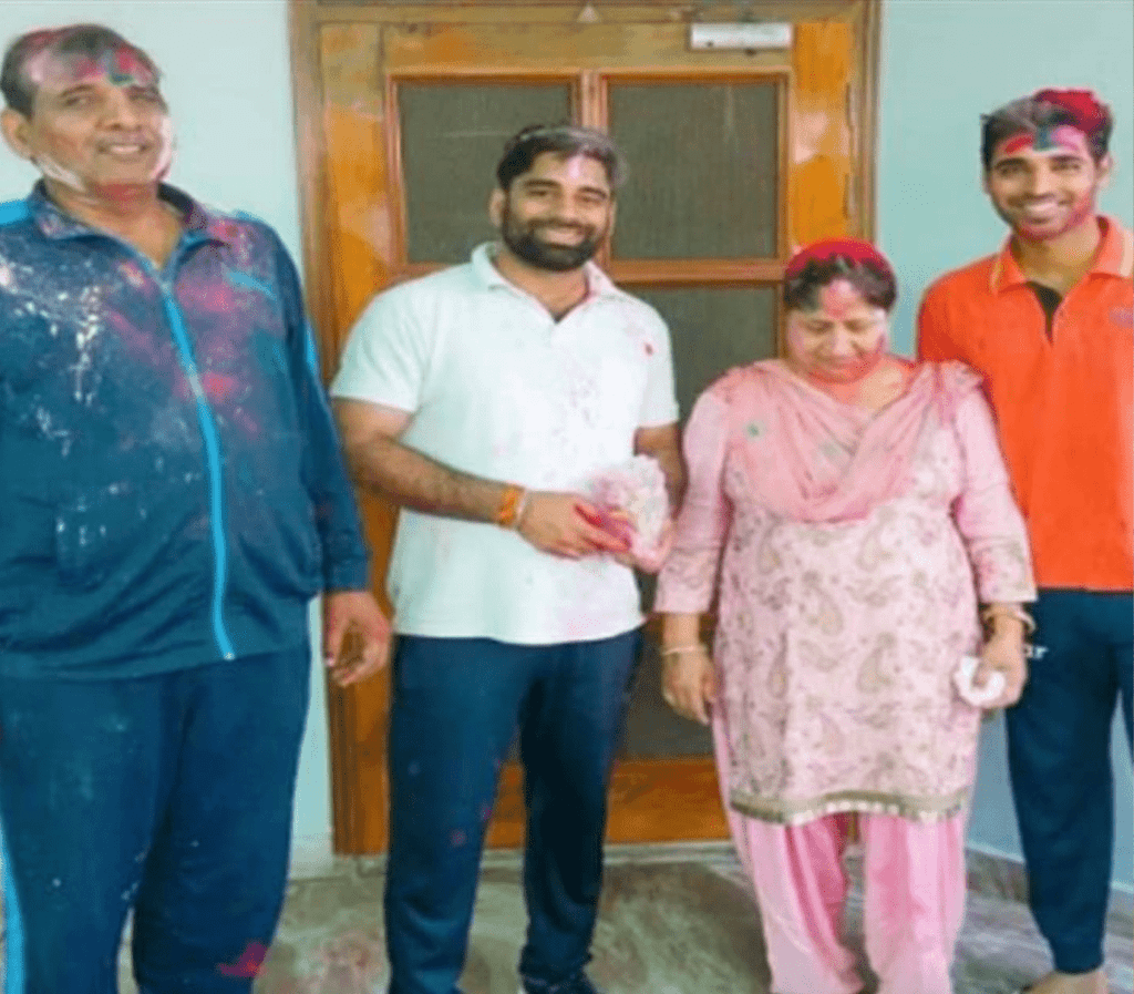 Bhuvneshwar Kumar  with family